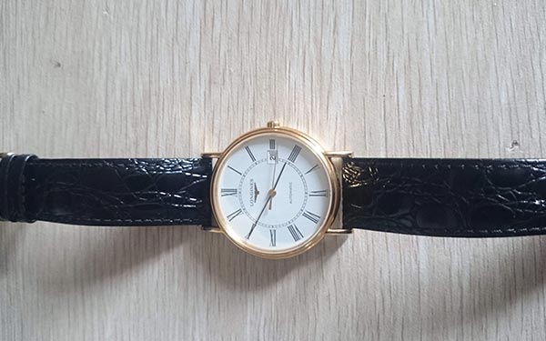 浪琴機(jī)械表表帶保養(yǎng)小技巧（圖）