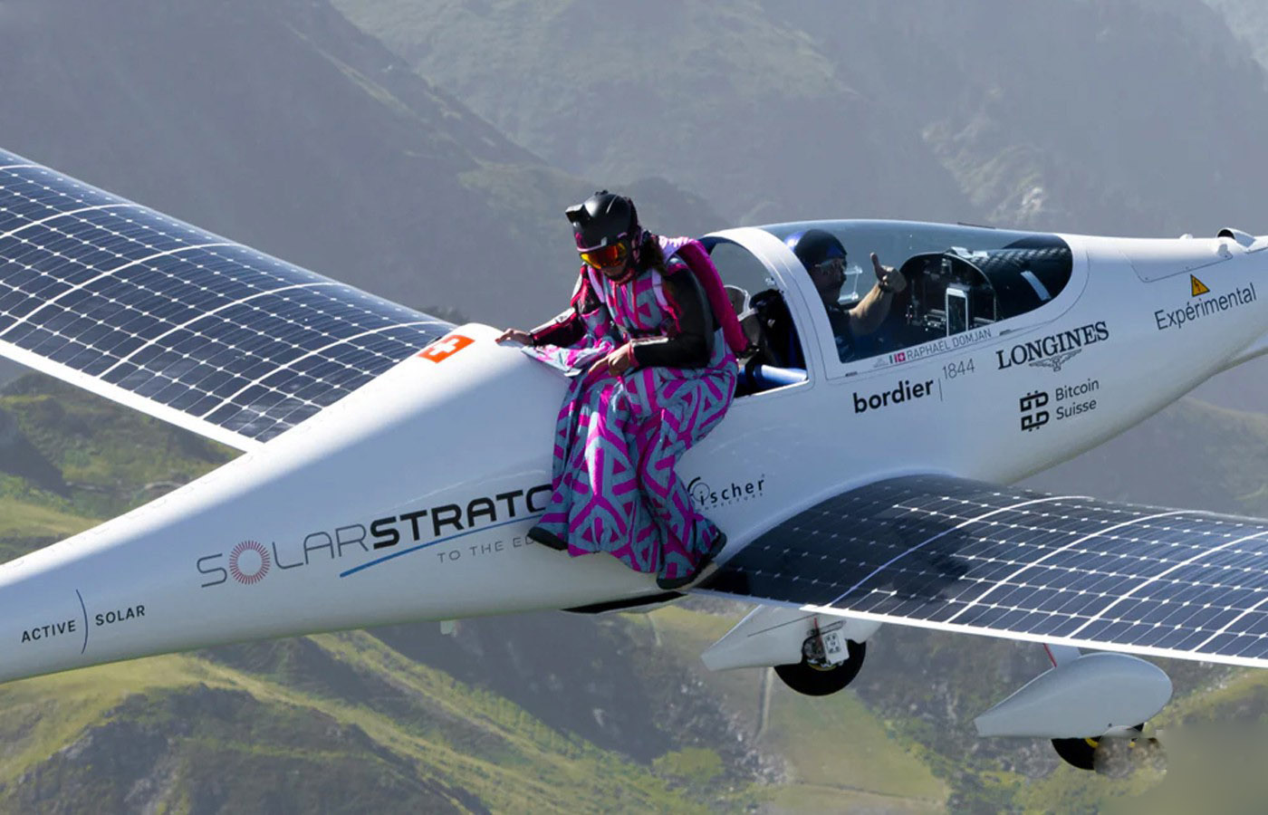 創(chuàng)世界先例 浪琴表支持太陽能飛機(jī)翼裝跳躍