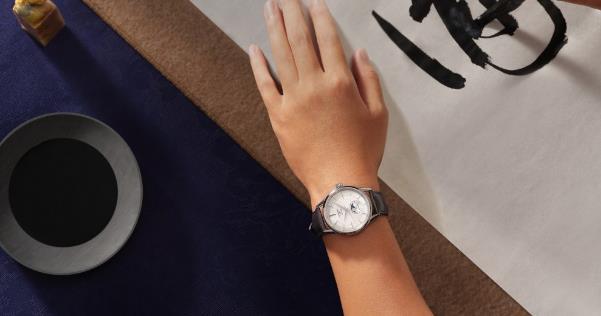 浪琴表臻選月相腕表，映照?qǐng)F(tuán)圓時(shí)刻（圖）